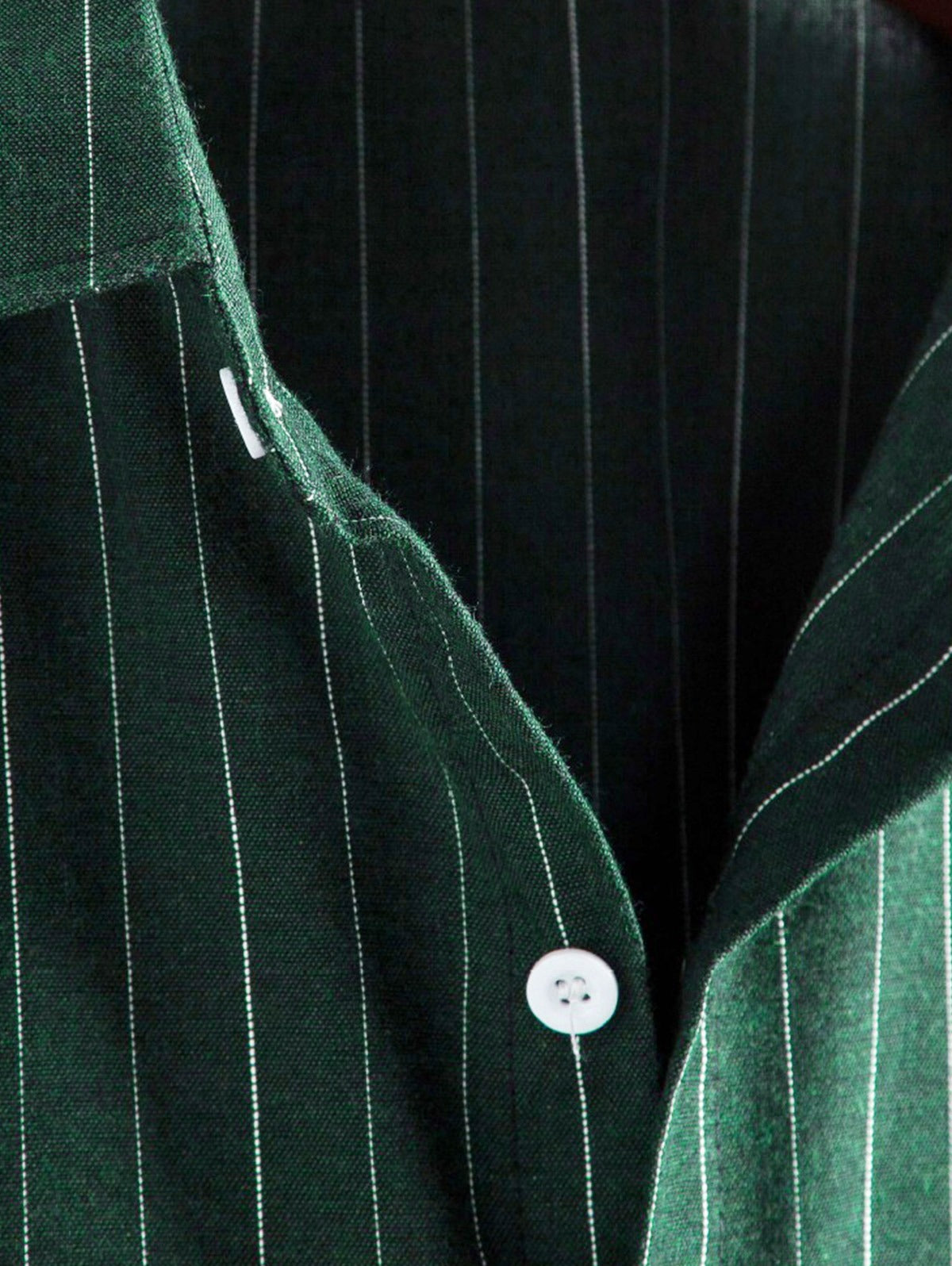 Groen gestreept overhemd met korte mouwen en klassieke kraag

