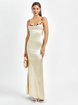 satijnen maxi jurk dames, galajurk met bloemen details, elegante avondjurk satijn, jurk voor bruiloft gast dames, bloemenapplicaties schouderbandjes jurk, champagnekleurige galajurk, zwarte satijnen avondjurk, roze maxi jurk dames, mintgroene galajurk dames, flatterende damesjurk met drapering
