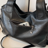 Close-up van Savannah Luxe Schoudertas met Metalen Accenten