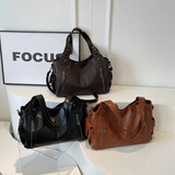 Close-up van Savannah Luxe Schoudertas met metalen accenten