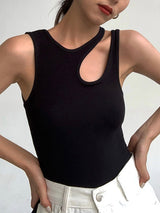 Zwarte tanktop met cut-out detail

