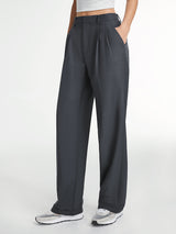 Vooraanzicht donkergrijze pantalon met plooien
