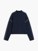 Navy blauwe trui met witte accenten op de armen
