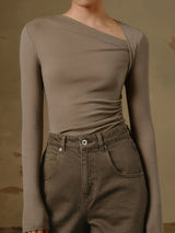 Taupekleurige knit top met asymmetrische hals
