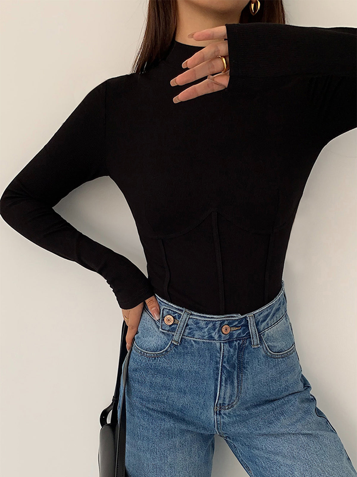 Zwarte Meliora top met jeans
