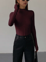 Vooraanzicht bordeaux top met corset detail
