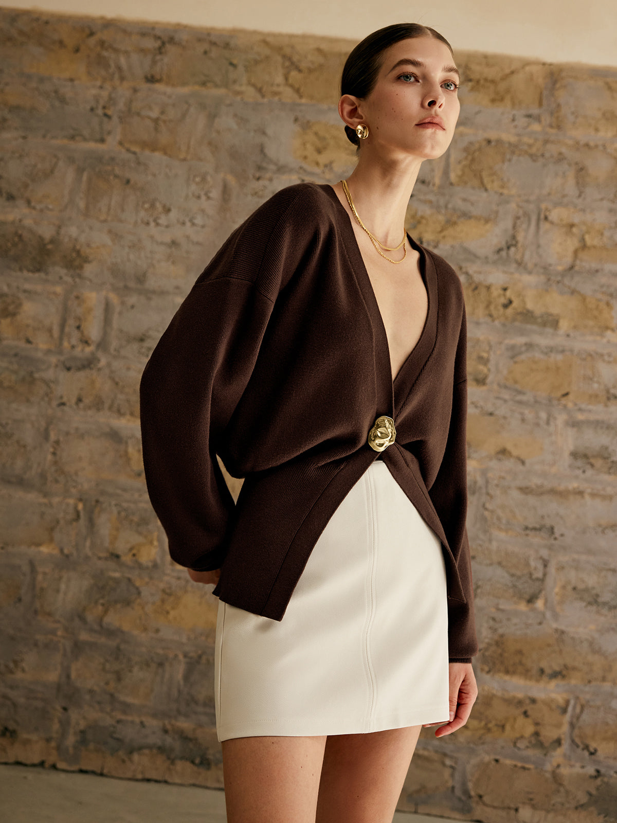 Elegante knitwear met goudkleurige details
