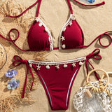 Rode bikini met schelpen en zeesterren 