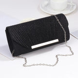 Aurora Charm Clutch met schouderketting – luxe en veelzijdig ontwerp.