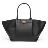 Aurora Luxe Shoulderbag in zwart leer met gouden slotdetail