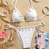 Witte bikini met schelpen en zeesterren 
