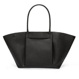 Aurora Luxe Shoulderbag in zwart leer met gouden slotdetail
