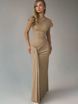 Celina Lace-Up Gown in zandkleur, perfect voor formele evenementen
