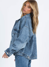 Zijaanzicht Riley Oversized Denim Jacket met dropped shoulders en losse pasvorm
