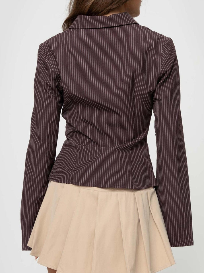 vespera pinstripe blouse mocha brown met beige rok