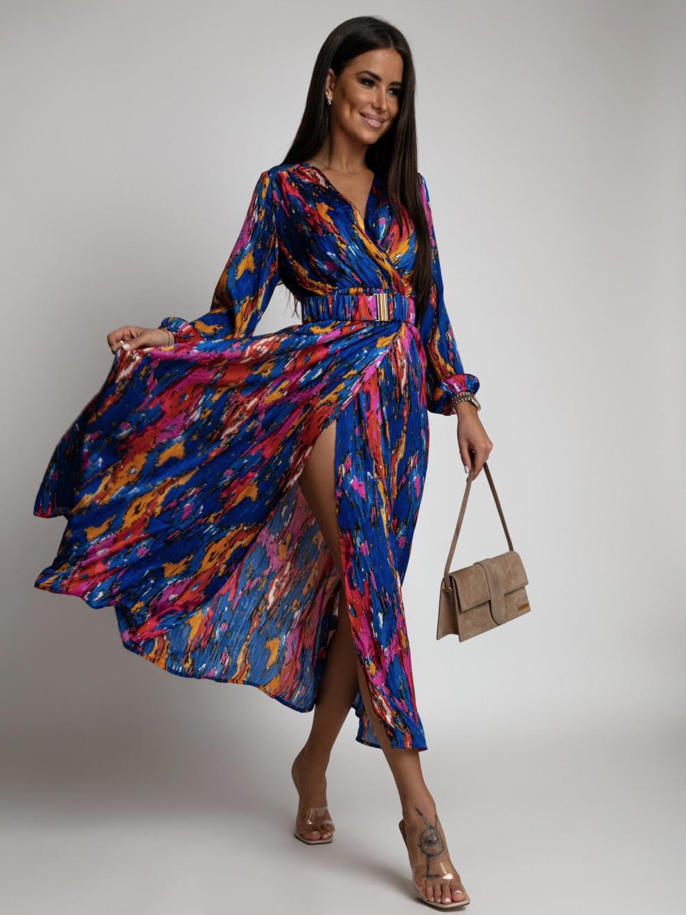 lange zomerjurk met kleurrijke print en wikkelmodel
